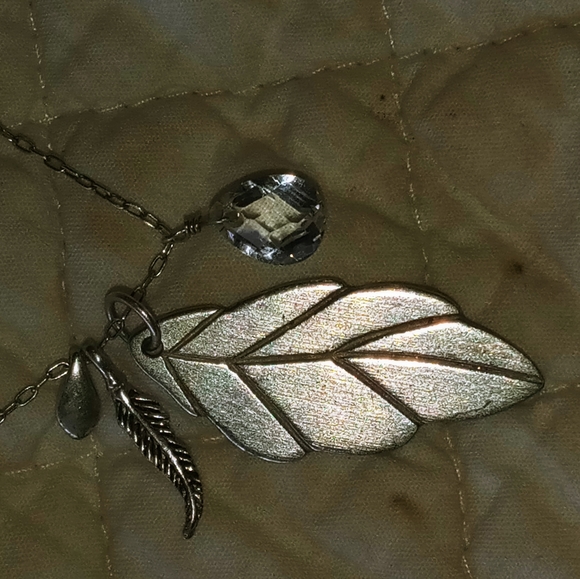 Beautiful handmade necklace with 3 charms - Picture 2 of 4